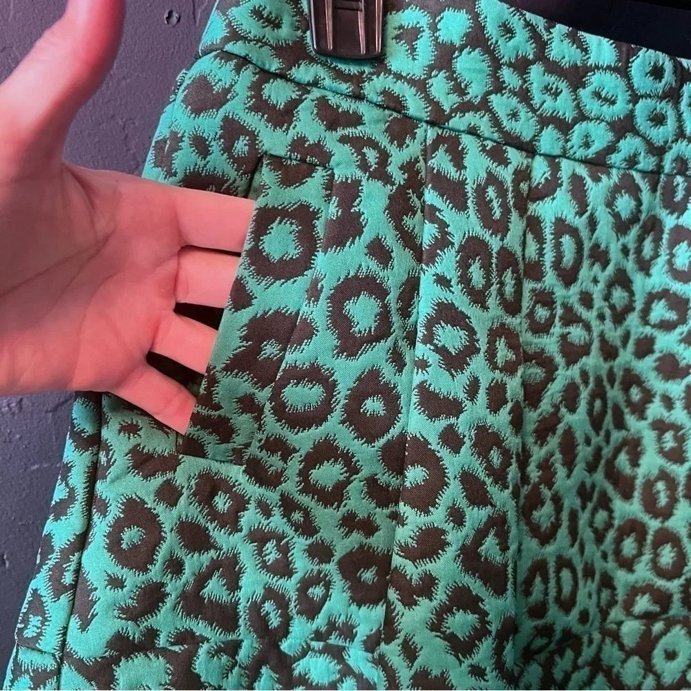 Banana Republic Women's Green and Black Skirt Size: 8 Color :Green/ Black print